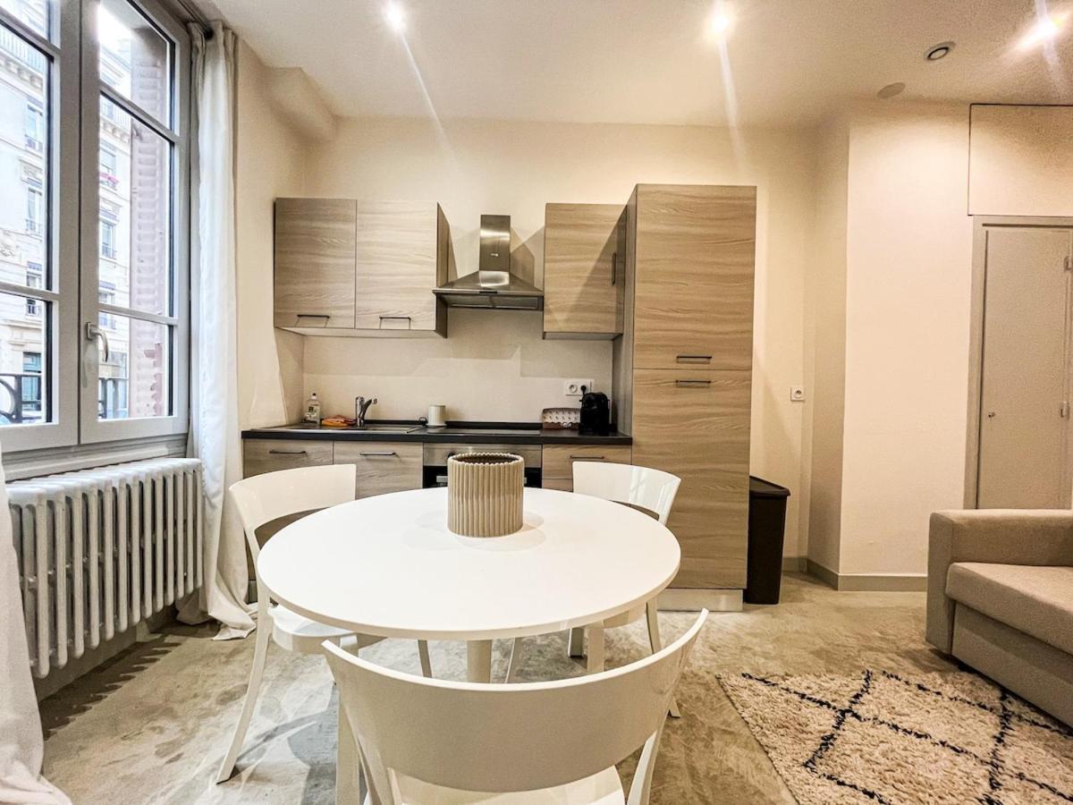 Onyx Apartment