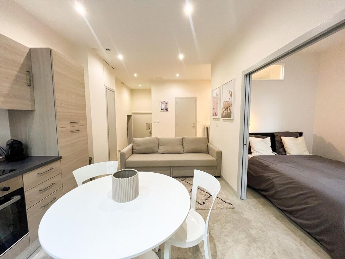 Onyx Apartment *